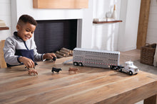 Load image into Gallery viewer, 1/32 Freightliner™ Semi with Livestock Trailer and Cattle