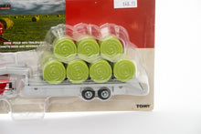 Load image into Gallery viewer, 1/64 Dodge Ram Pickup W/Gooseneck Trailer & Bales