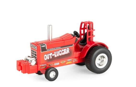 1/64 International Out-Lugger & Sixty-Sixer Vintage Pulling Tractors