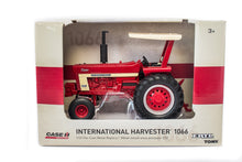 Load image into Gallery viewer, 1/32 International Harvester 1066
